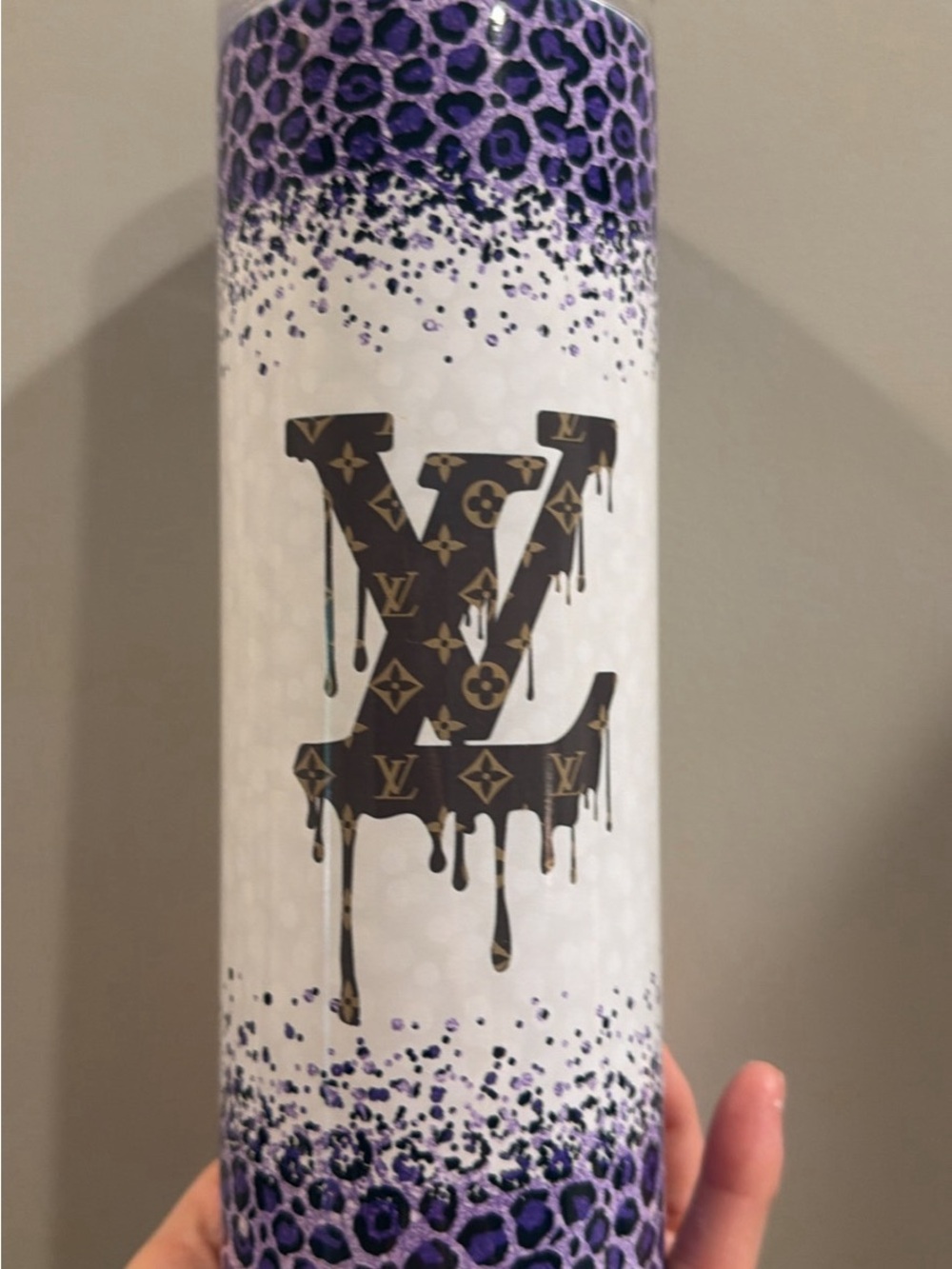 Fashionable LV Purple Leopard Drip Logo Decorative Tumbler. 20 oz